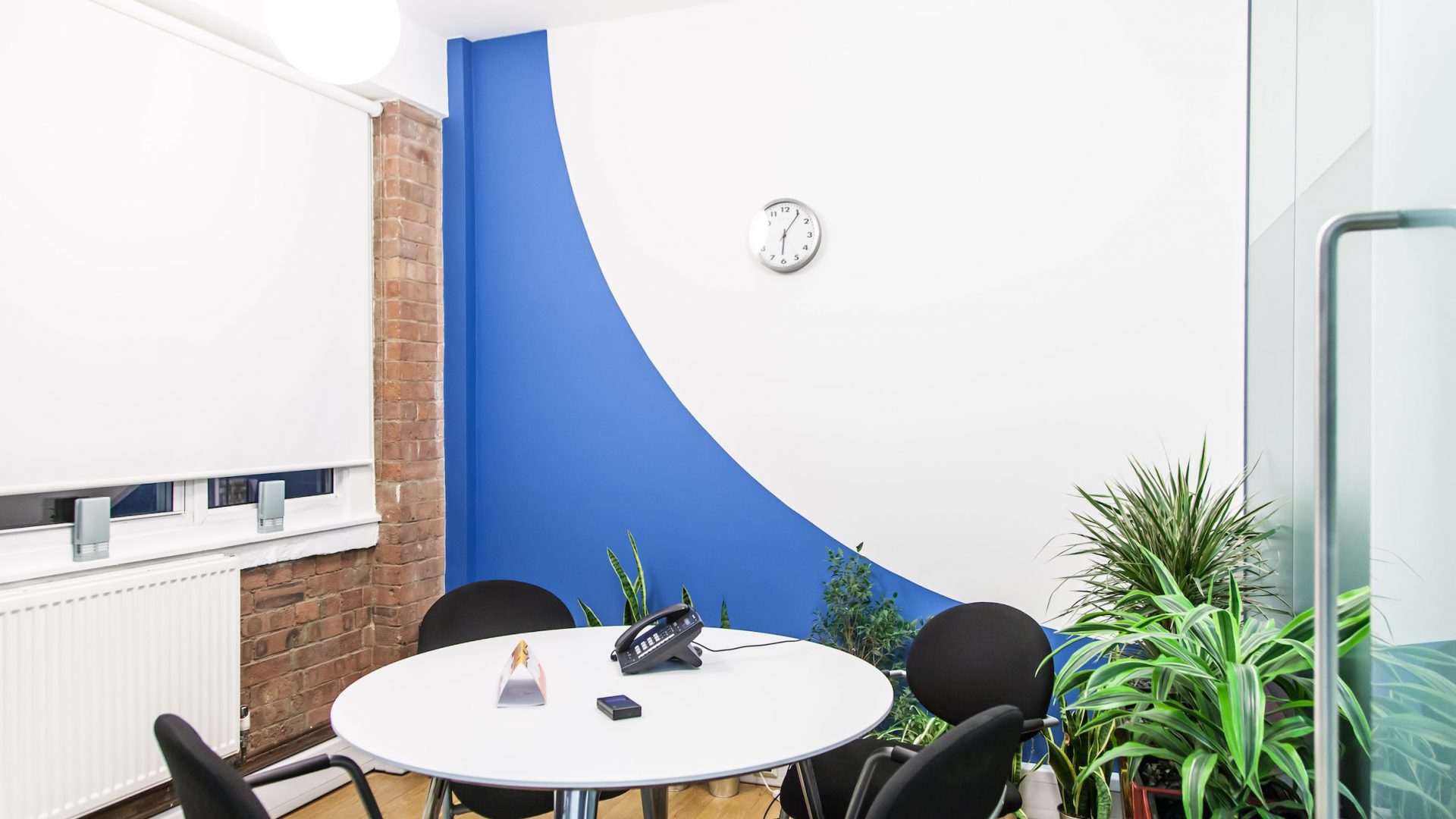 Curve glazed partitions Curve glazed partitions