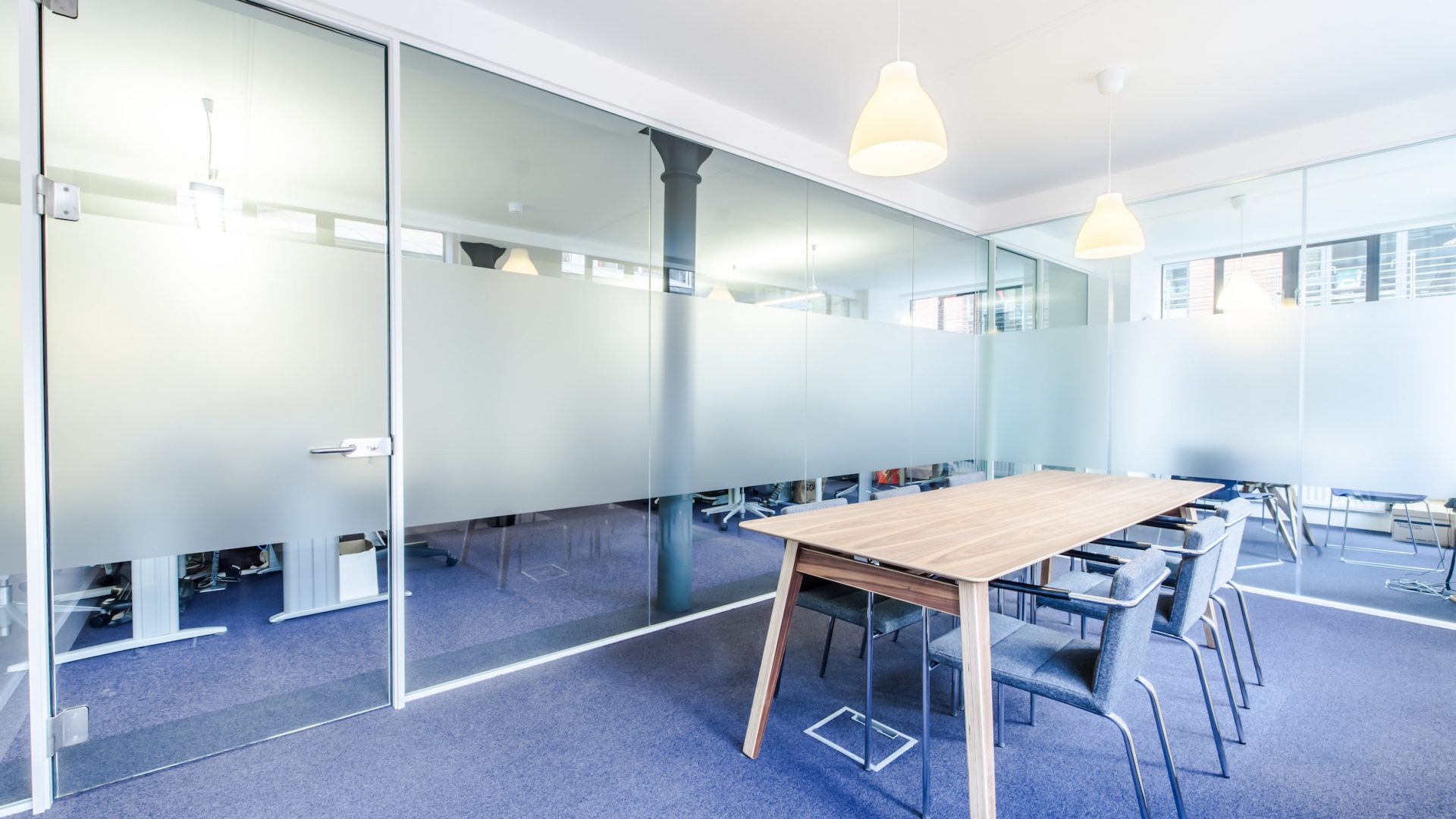 Prospectus glass partition Prospectus glass partition