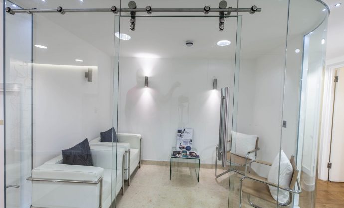 Très Health glass sliding door