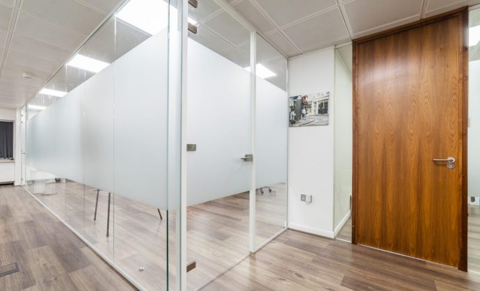 Acoustic glass partition-Photo №3