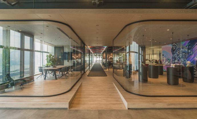 Curved Glass Partition-Photo №2