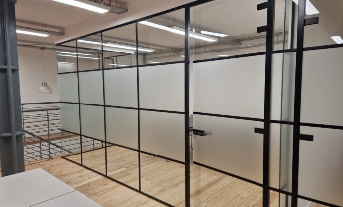 Single glazed partition-Photo №39