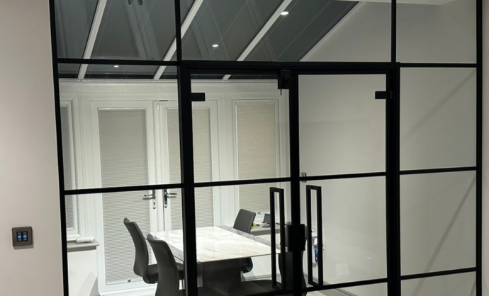 Glass meeting room-Photo №23
