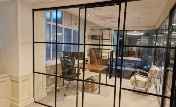 Glass meeting room-Photo №25