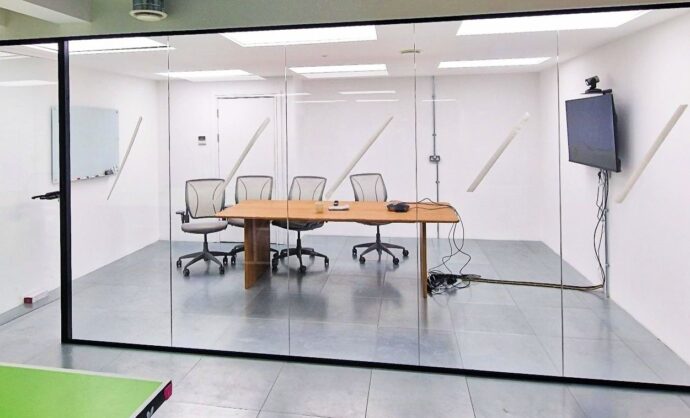 Glass meeting room-Photo №22