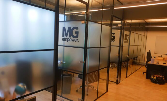 Single glazed partition-Photo №28