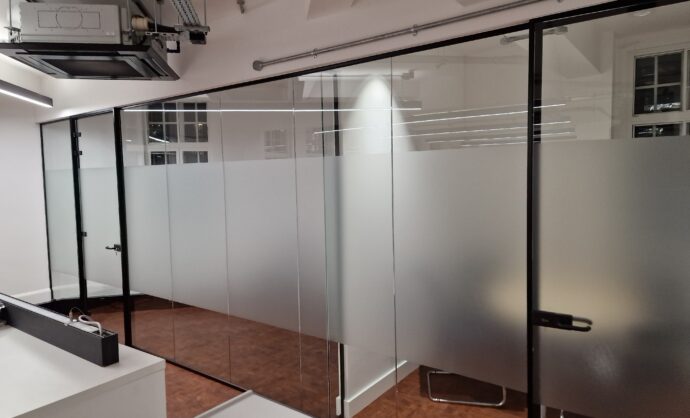Frosted Glass Partition-Photo №1